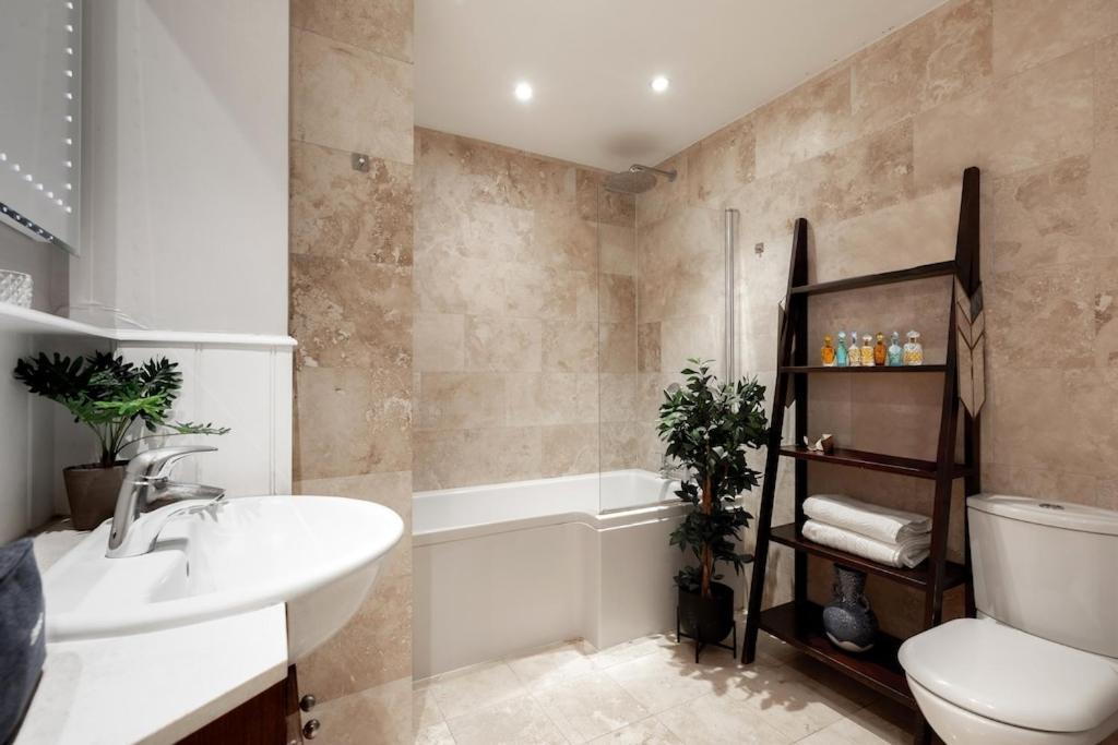 Revamped & Luxxe For Covent Garden Lovers! Adorable City Home For Families & Friends London Bagian luar foto
