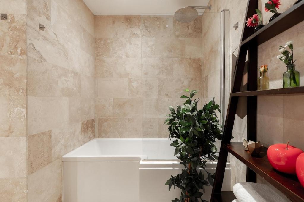 Revamped & Luxxe For Covent Garden Lovers! Adorable City Home For Families & Friends London Bagian luar foto