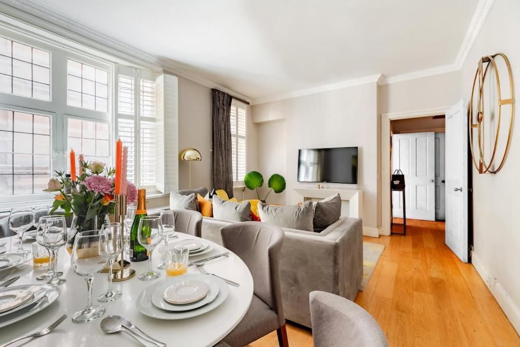 Revamped & Luxxe For Covent Garden Lovers! Adorable City Home For Families & Friends London Bagian luar foto